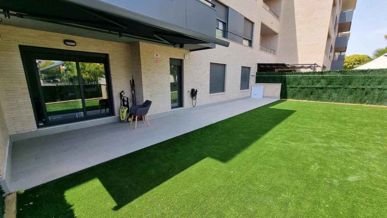 Apartamento Diseno Con Jardin Privado A 100 Metros Del Mar Torredembarra Bagian luar foto