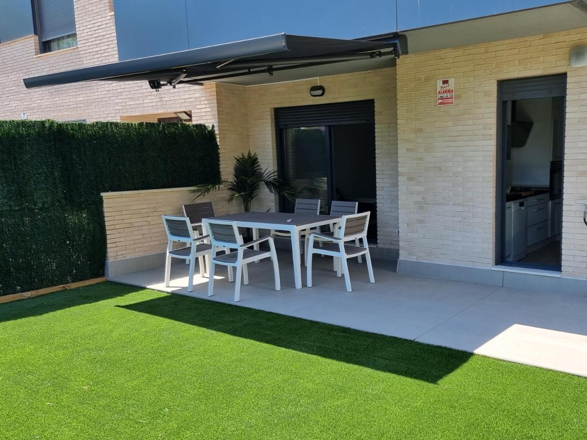 Apartamento Diseno Con Jardin Privado A 100 Metros Del Mar Torredembarra Bagian luar foto